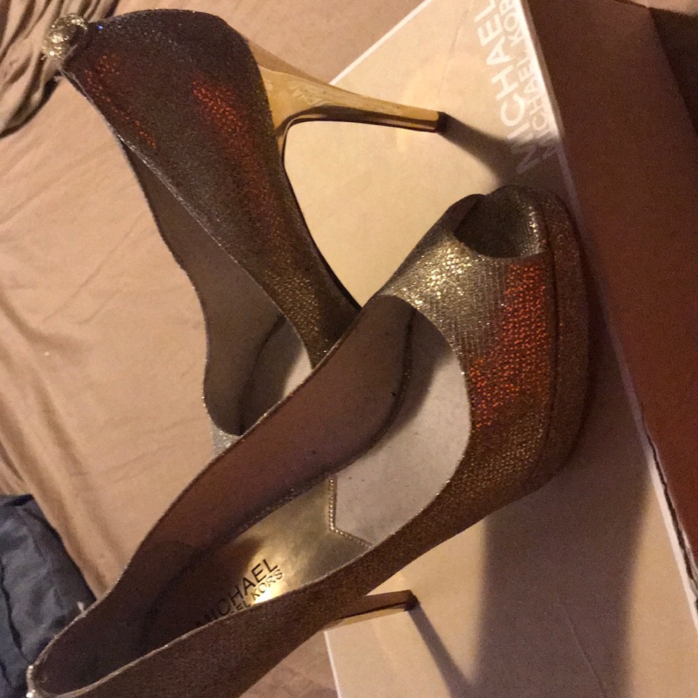 Shoes - Picture 4 of 4